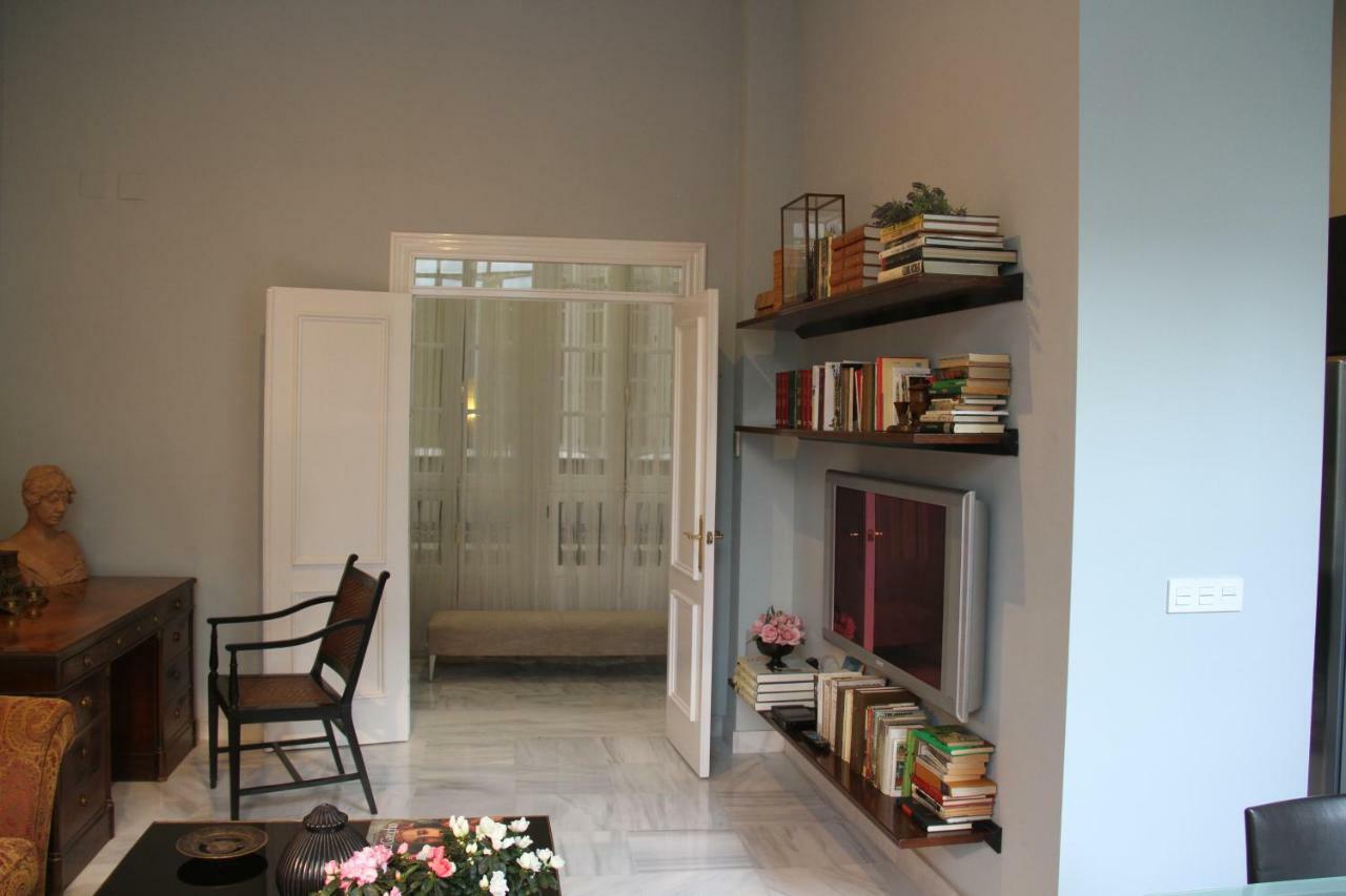 Luxurious 2 Bedroom Flat In A Historic Building Севиля Екстериор снимка