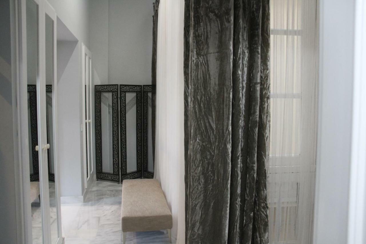 Luxurious 2 Bedroom Flat In A Historic Building Севиля Екстериор снимка