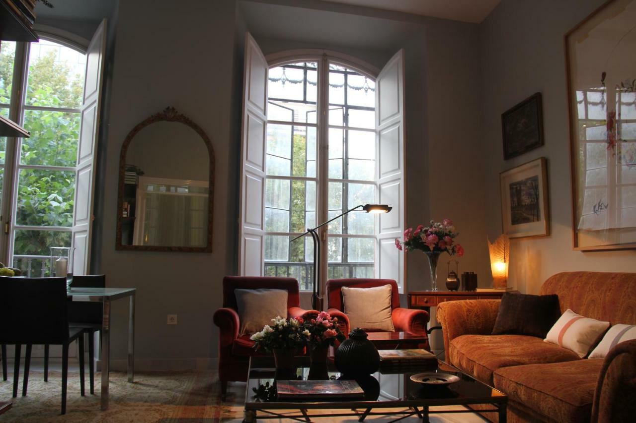 Luxurious 2 Bedroom Flat In A Historic Building Севиля Екстериор снимка