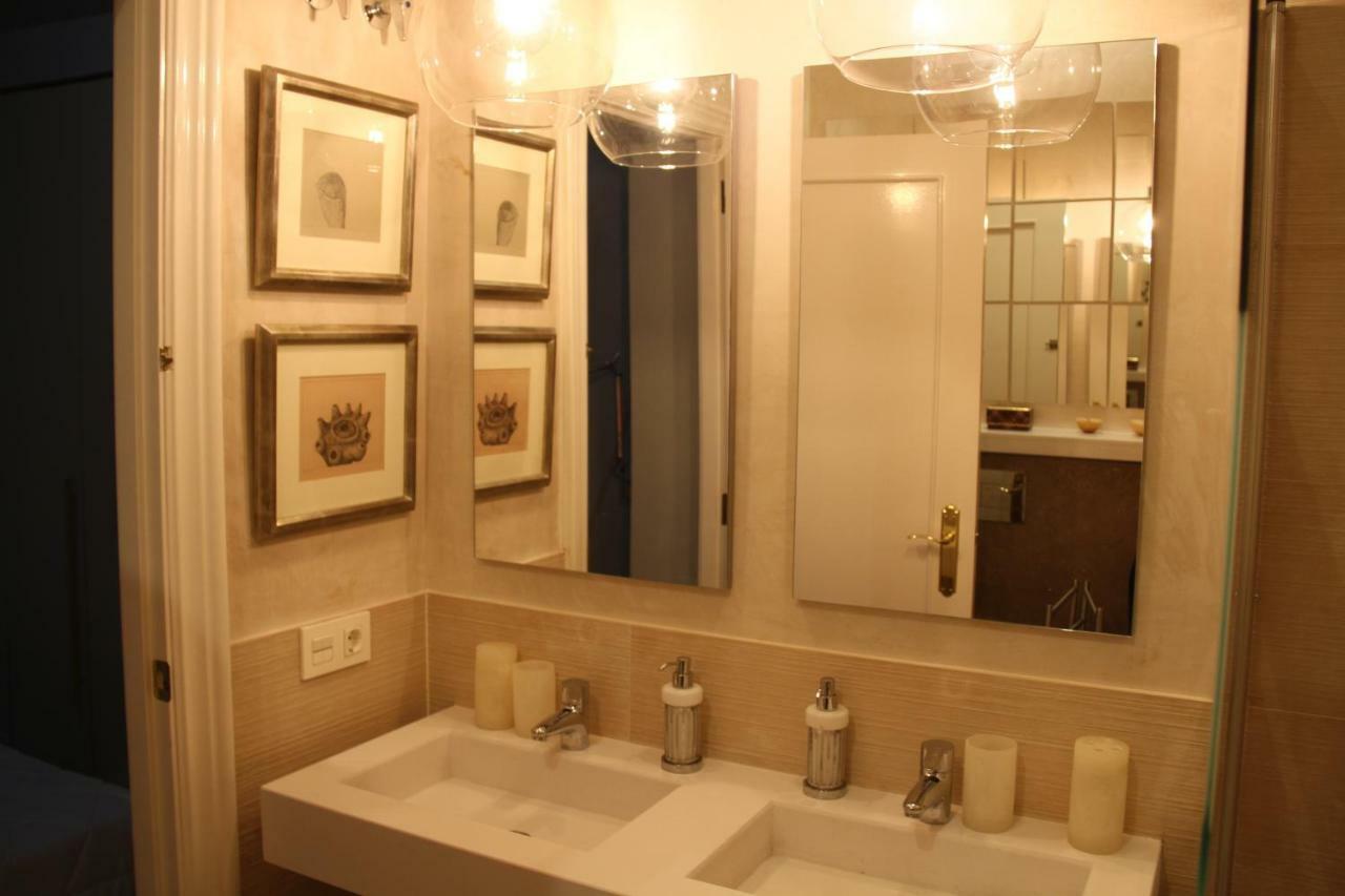Luxurious 2 Bedroom Flat In A Historic Building Севиля Екстериор снимка