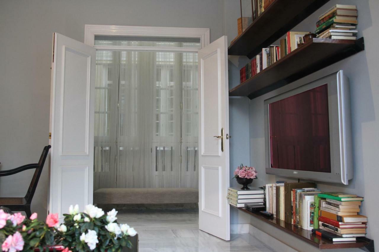 Luxurious 2 Bedroom Flat In A Historic Building Севиля Екстериор снимка